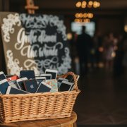Album privé de mariage : l'alternative au groupe WhatsApp